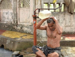 Hindistan’da aşırı sıcaklar can alıyor!