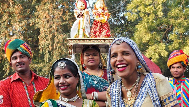 Hindistan’dan bir garip gelenek videosu