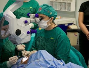 Göz hekimleri Ankara’da 4 gün boyunca canlı yayında 70 ameliyat yapacak