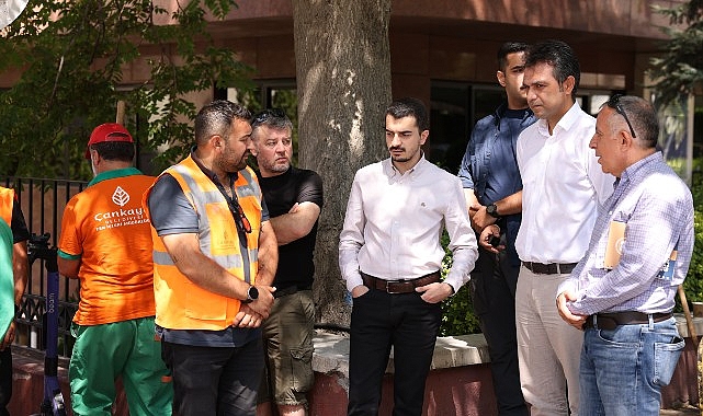 Çankaya Belediye Başkanı Hüseyin Can Güner, yoğun mesai ile devam eden asfalt serim çalışmalarını yerinde inceledi